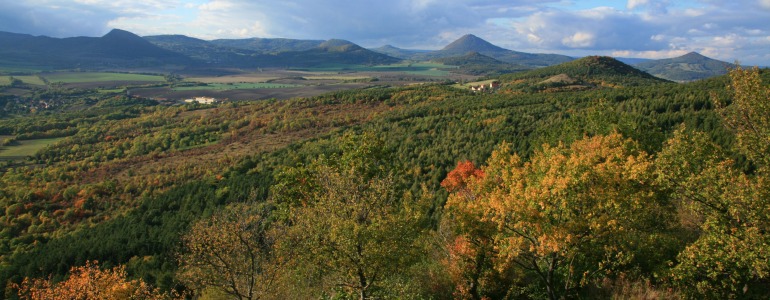 Na fotografii je podzimní krajina Českého středohoří