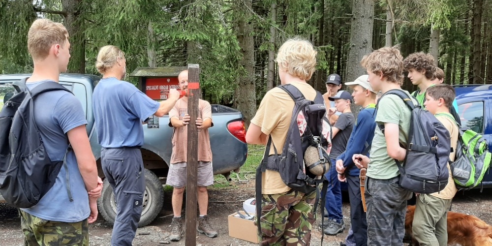 Instruktáž, jak obnovit pruhové značení. Foto: Monika Kašparová